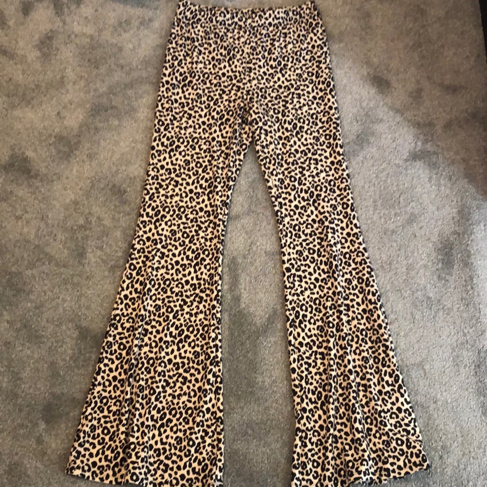 Cute cozy flared pants size M from forever21. Worn only once!!